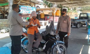 Meminimalisir-Penyebaran-Covid-19,-Personel-Ditbinmas-Polda-NTT-Terus-Berupaya-Mengedukasi-Warga