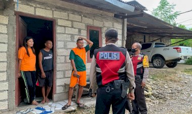 Patroli-Dialogis,-Anggota-Ditsamapta-Polda-NTT-Sampaikan--Pesan-Kamtibmas-dan-Imbauan-Prokes