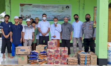 Jajaran-Ditreskrimsus-Polda-NTT-Beri-Bantuan-Sosial-kepada-Anak-Anak-Pesantren-Hidayatullah