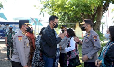 Karolog-Polda-NTT-Sambut-Kedatangan-Brigjen-Pol.-Drs-Heri-Sulistianto-di-Bandara-El-Tari-Kupang