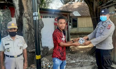 Putus-Rantai-Penyebaran-Covid-19,-Personel-Ditbinmas-Polda-NTT-Gelar-Patroli-di-Empat-Kelurahan-Beri-Imbauan-Prokes