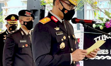 Wakapolda-NTT-Pimpin-Upacara-Persemayaman-dan-Pemberangkatan-Jenazah-Almarhum-Kombes-Pol.-Yudi-A.B.-Sinlaeloe-S.I.K.