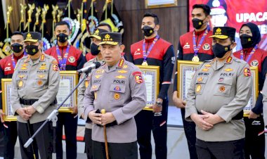 Kapolri-Berikan-Penghargaan-ke-Atlet-Polri-yang-Sumbang-Medali-untuk-Indonesia-di-Sea-Games 