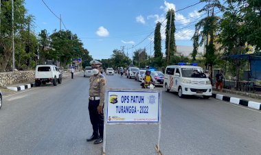 Gelar-Ops-Patuh-Turangga-di-Dua-Lokasi,-Personel-Ditlantas-Polda-NTT-Imbau-Tertib-Berlalulintas-Secara-Humanis-Kepada-Pengendara