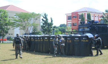 Ratusan-Personel-Satbrimobda-NTT-Asah-Kemampuan-Latihan-PHH-dan-Anti-Anarkis