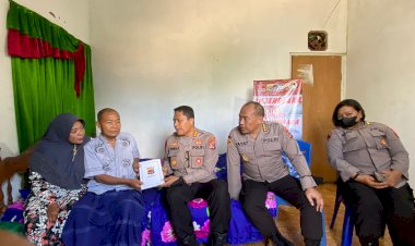 Sambut-Hari-Bhayangkara-ke-76,-Polda-NTT-Gelar-Anjangsana-ke-Kediaman-Anggota-yang-Sakit-Menahun