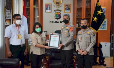 Sumbangkan-1.055-Kantong-Darah,-Polda-NTT-Terima-Penghargaan-Dari-PMI