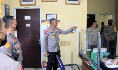 Cek-Ruang-Pelayanan,-Kapolda-NTT-Harap-Kebersihan-Tetap-Dijaga