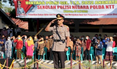 Wakapolda-NTT-Pimpin-Upacara-Pelantikan-dan-Pengambilan-Sumpah-249-Bintara-Polri-Gelombang-I-T.A.-2022