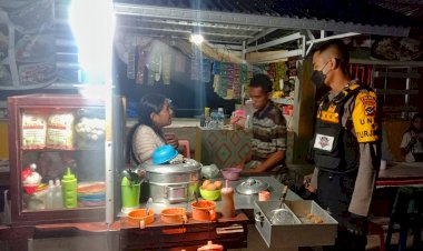 Patroli-Kamtibmas-Ditsamapta-Polda-NTT,-Sambangi-Warung-Hingga-Pusat-pusat-Keramaian