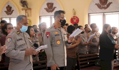 Tingkatkan-Iman-dan-Ketaqwaan-kepada-TYME,-Wakapolda-NTT-bersama-Personel-Mengikuti-Binrohtal-di-Gereje-Oekumene