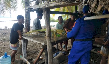 Gelar-Patroli-Pesisir-Flotim,-Personel-Ditpolairud-Polda-NTT-Imbau-Warga-Untuk-Selalu-Jaga-Ekosistem-Biota-Laut