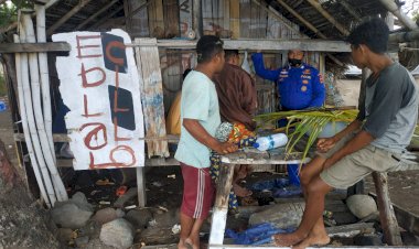 Gelar-Patroli-Pesisir-di-Wilayah-Flotim,-Personel-Ditpolairud-Polda-NTT-Beri-Imbau-Kamtibmas-Kepada-Warga