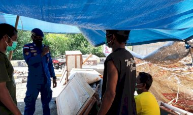 Cegah-Cuaca-Buruk,-Personel-Ditpolairud-Polda-NTT-Imbau-Keselamatan-Berlayar-kepada-Nelayan-Rote-Ndao