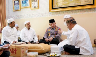 Takziah-ke-Rumah-Duka-Habib-Zen-Bin-Umar,-Kapolri:-Beliau-Saya-Anggap-Ayah-Sendiri 