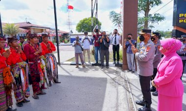 Kapolda-NTT-dan-Ketua-Bhayangkari-Daerah-NTT-Kunjungi-Polres-TTS