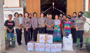Rayakan-Hari-Jadi-Polwan-RI-ke-74,-Polwan-Biro-SDM-Polda-NTT-Berbagi-Kasih-dengan-Anak-Panti-Asuhan