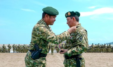 Dikukuhkan-Warga-Kehormatan-Kostrad,-Kapolri:-TNI-Polri-Terus-Bersinergi-Jaga-Wibawa-Negara-dan-Rakyat-Indonesia