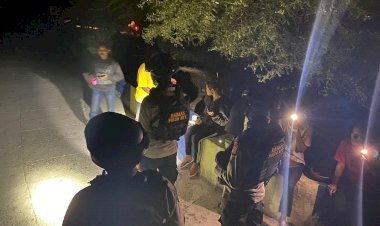 Patroli-Harkamtibmas,-Anggota-Ditsamapta-Polda-NTT-Beri-Imbau-ke-Muda-Mudi-Agar-Tidak-Nongkrong-di-Tempat-Gelap