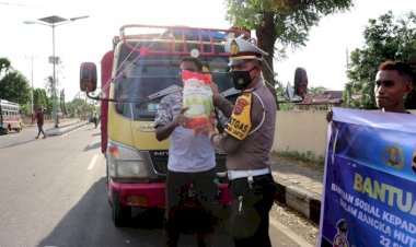 HUT-Lalulintas-Ke-67,-Sat-Lantas-Polres-Lembata-Bagikan-Sembako-Kepada-Masyarakat