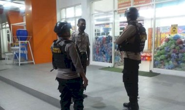 Cegah-Gangguan-Kamtibmas,-Anggota-Ditsamapta-Polda-NTT-Patroli-Beri-Imbauan-Kepada-Security-Toko