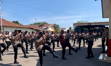 Tingkatkan-Kemampuan,-Anggota-Ditsamapta-Polda-NTT-Gelar-Latihan-Beladiri-Polri
