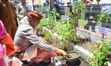 Kapolda-NTT-Apresiasi-P2L-Bhayangkari-Cabang-dan-Kolam-Ikan-Air-Tawar-Polres-Kupang