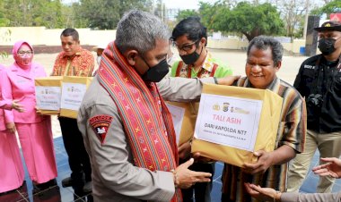 Kunker-Ke-Polresta-Kupang-Kota,-Kapolda-NTT-Beri-Tali-Asih-Kepada-Kaum-Penyandang-Disabilitas