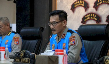 Pimpin-Pengambilan-Sumpah-dan-Penandatanganan-Pakta-Integritas,-Wakapolda-NTT:-Kita-Gunakan-Metode-One-Day-Service,-Peserta-Dapat-Mengetahui-hasilnya-dihari-yang-Sama