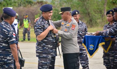 Tiba-di-Kupang,-Panglima-Koarmada-II-Disambut-Hangat-Kapolda-NTT-bersama-Forkopimda