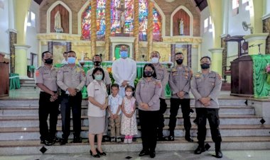 Tragedi-di-Stadion-Kanjuruhan-Malang,-Polres-Ende-Bersama-Umat-Kristiani-Doa-Bersama-di-Sejumlah-Gereja