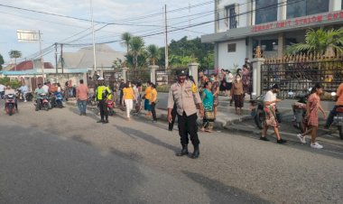 Berikan-Rasa-Aman,-Personel-Polres-Ende-Rutin-Melaksanakan-Pengamanan-Ibadah-di-Gereja-Setiap-Hari-Minggu