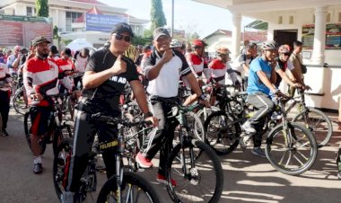Akhir-Pekan-Penuh-Warna,-Polres-Belu-Bersama-TNI-dan-Insan-Pers-Gelar-Olahraga-Bersama-dan-Fun-Bike-Sambut-Hari-Bhayangkara-ke-76