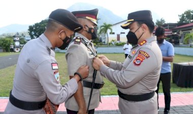 Pimpin-Upacara-Sertijab-Kasat-Samapta,-Kapolres-Ende-:-Jalankan-Amanah-Itu-Dengan-Baik-dan-Tanggungjawab
