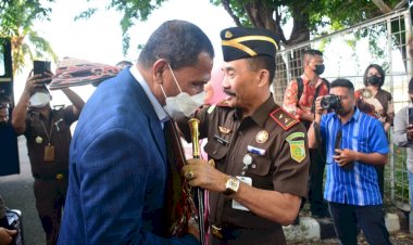 Tiba-di-Kupang,-Kapolda-NTT-Irjen-Pol.-Drs.-Johni-Asadoma,-M.Hum.,-Disambut-Forkopimda