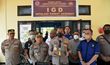 Tinjau-Korban-Kecelakaan-Kebakaran-KM.-Cantika-Express-77,-Kapolda-NTT-:-Data-Sementara-Jumlah-Penumpang-Sebanyak-321-dan-14-Orang-MD