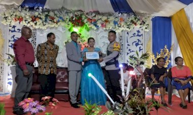 Bhabinkamtibmas-Kefa-Utara-Nobatkan-Pasangan-Pengantin-Sebagai-Duta-KDRT