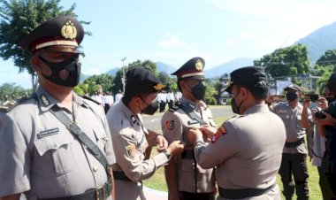 Pimpin-Serah-Terima-Jabatan-Kasat-Intelkam,-Kapolres-Ende-Beri-Ucapan-Terimakasih-Kepada-Pejabat-lama