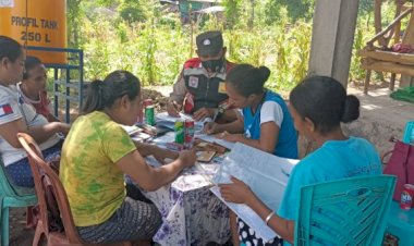 Bhabinkamtibmas-Bripka-Agus-Nahak-Sambangi-Warga-Agar-Turut-Serta-Mendukung-Polri-Jaga-Kamtibmas