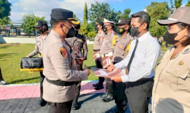 Kapolres-Ende-Beri-Reward-Kepada-Personil-dan-ASN-Berprestasi-Serta-Polsek/Subsektor-Terbaik-Tingkat-Polres-Ende-Periode-Bulan-April-Mei-2022