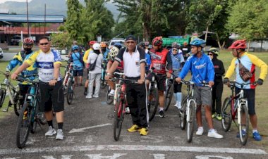 Sambut-Hari-Bhayangkara-Ke-76,-Polres-Ende-Gelar-Fun-Bike-Bersama-Komunitas-Bersepada-Masyarakat-Ende