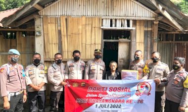 Polsek--Sambut-Hari-Bhayangkara-Ke-76,-Polsek-Ndona-Beri-Bantuan-Sembako-Kepada-Warga-Kurang-Mampu