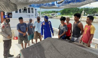 Satuan-Polisi-Perairan-Polres-Lembata-Lakukan-Patroli-Dialogis-Di-Pelabuhan-Laut-Lewoleba.