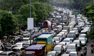 Polisi-Kita--Warga-Apresiasi-Polisi-Terapkan-One-Way-Saat-Arus-Mudik:-Aman,-Nyaman-dan-Lancar