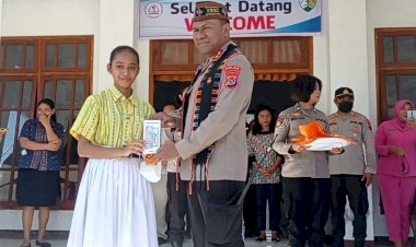 Pesan-Kapolda-NTT-di-SMAK-ST.-Ignatius-Loyola-:-Untuk-Menjadi-Sukses-Harus-Dengan-Disiplin-dan-Kerja-Keras
