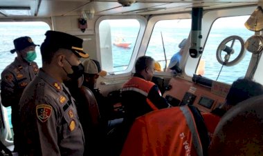 Upaya-Evakuasi,-Kapolres-Flotim-Terjun-ke-Lokasi-Kandasnya-KM-Sirimau