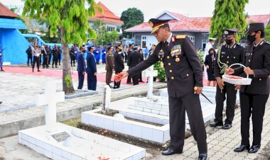 Pimpin-Ziarah-Dalam-Rangka-Hari-Pahlawan,-Kapolda-NTT-:-Sebagai-Generasi-Penerus-Wajib-Meneruskan-Cita-Cita-dari-Para-Pahlawan