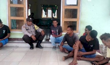 Sambang-dan-Patroli-Dialogis-Desa-Binaannya,-Bhabinkamtibmas-Sambangi-Ketua-RW