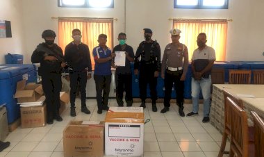 1-Koli-Vaksin-Pfiser-Tiba-di-Kupang,-Personel-Polda-NTT-Kawal-Secara-Ketat