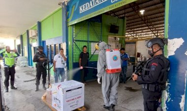 Dukung-Percepatan-Vaksinasi-Booster-di-NTT,-Personel-Polda-NTT-Kawal-VVIP-Kedatangan-Satu-Koli-Vaksin-Pfiser